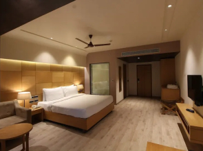 Hotel Charan Plaza