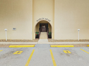 New Listing! Bay-view W/ Pool, Walk To Beach 2 Bedroom Condo