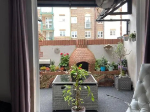 Loveliest Homes Paignton - Casa Marina - 3 bed, 2 bathroom house, balcony, parking