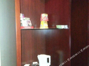 Yijia Business Hostel