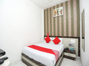 OYO 24763 Hotel Blue Moon