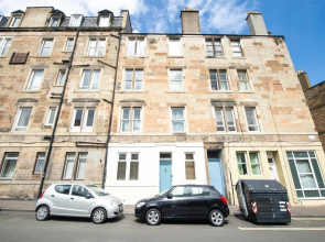Cute Private Door 2 Bed Apartment on Easter Road