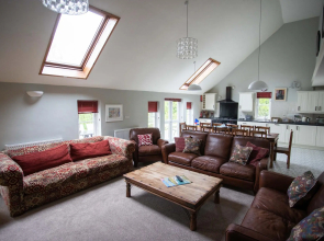 Coach House - 5 Bedroom Cottage - Llanfyrnach