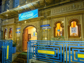 Jaisalmer Hostel Crowd