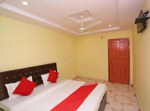 OYO 36667 Hotel Manoj