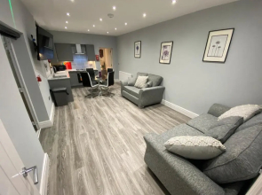 Edward Place Luxury Hot Tub Apartments