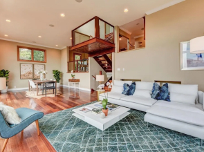 Luxe, Spacious, Stunning Views + Large Guest House 4 Bedroom Home by RedAwning