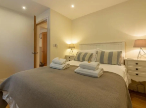6 Sandy Lane
