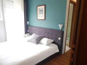 Yasha Hotel