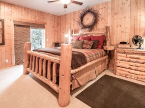 Meadow Wood Lodge 3 Bedroom Home by NW Comfy Cabins by Redawning