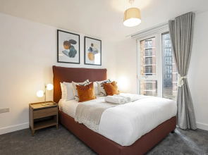 Spacious Central Apartment