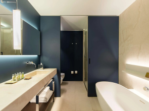 Отель Hilton Lake Como