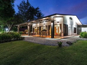 3-BD Home with Pool, Walk to Beach