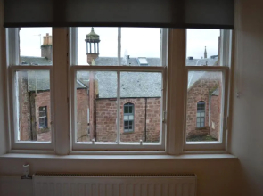 Airlie Arms Hotel