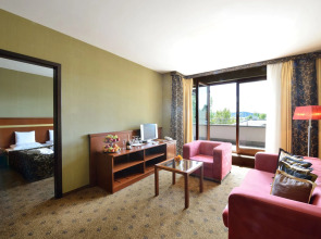 Hotel Golden Lake Resort