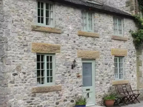 2 Bed-sleeps 3-dog Friendly-garden-riverside