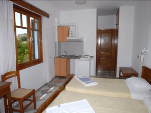 Orfeas Studios & Bungalows