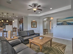 South Padre Paradise w/ Saltwater Pool Near Golf!