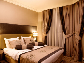 Darkhill Hotel
