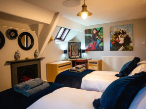 Lonsdale Villa Retreat