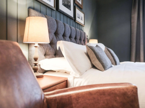 The White Star Tavern