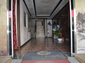 Goodstay Jeonju Wooshin Hotel