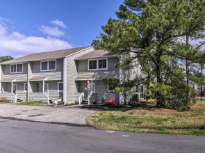 1 Mi to Beach & Boardwalk: Family Townhome