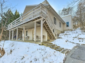 Massanutten Retreat w/ Double Deck & Mtn View!