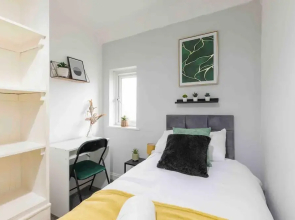 House-sleeps7-parking-garden-petfriendly