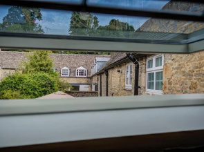 Chic Georgian town house in Cotswold town centre