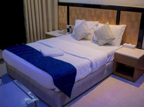 OYO 1118 Sharjah Plaza Hotel