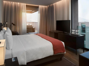 Отель Hilton Lake Como