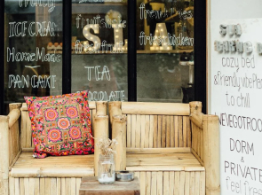 S L A bar n'bed - Hostel