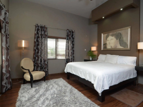 New Kingston Apartment at The Palms