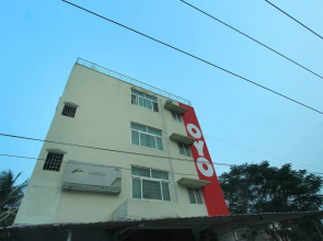 OYO 18451 Redwood