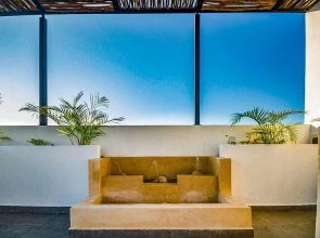 Sunny Private Studio Pool Rooftop Lounge Minutes From the Beach Beaches 5th Avenue