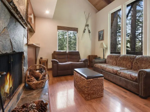 Tahoe City Getaway Minutes From Lake and Activities
