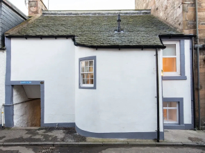 Captains Lookout - Cosy House With Sea Views