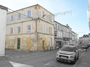 T2 avec verrière situé en hyper centre avec wifi, Netflix, linge, draps, savons et serviettes fournis