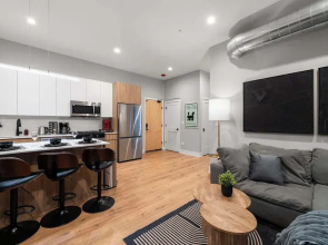 Steps From the Lake Edgewater Modern 2BD 2BA
