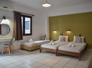 Iraklis Studios & Apartments