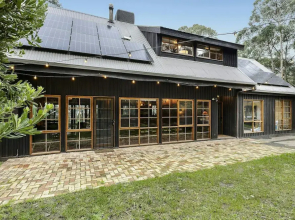 Onyx Retreat Healesville Luxury Lodge x Hot Tub