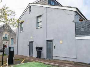 Severn Grove House by Tŷ SA in Severn Grove