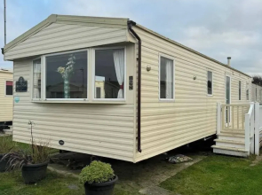 3 bed With Balcony on Lido Beach