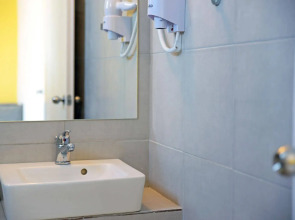 Hillside Studios & Apartments