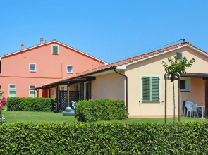 Apartment in Vada near restaurants