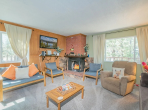 Nottingham's Nook - Tucked Away On A Quiet And Serene Lot Amongst The Trees! 2 Bedroom Home