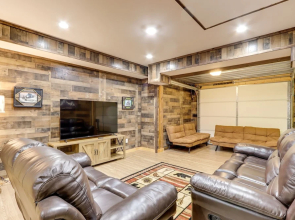 Private Ellijay Cabin w/ Hot Tub & Amenities!