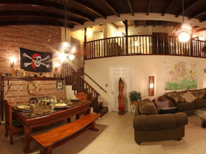 Key Lime Sailing Club And Cottages