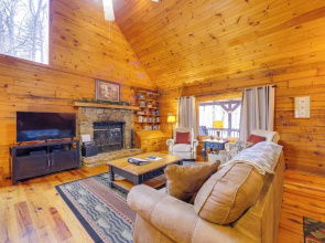 Creek On-site! Cabin 7 Mi to Cataloochee Ski Area